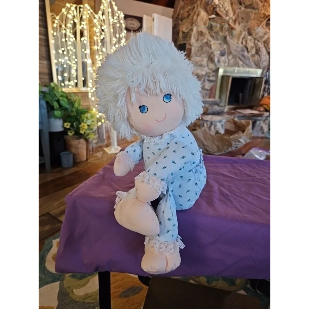 VTG 1982 Animal Toys Inc Doll White Yarn Hair Soft Play Doll W/Pretend Carrier‎